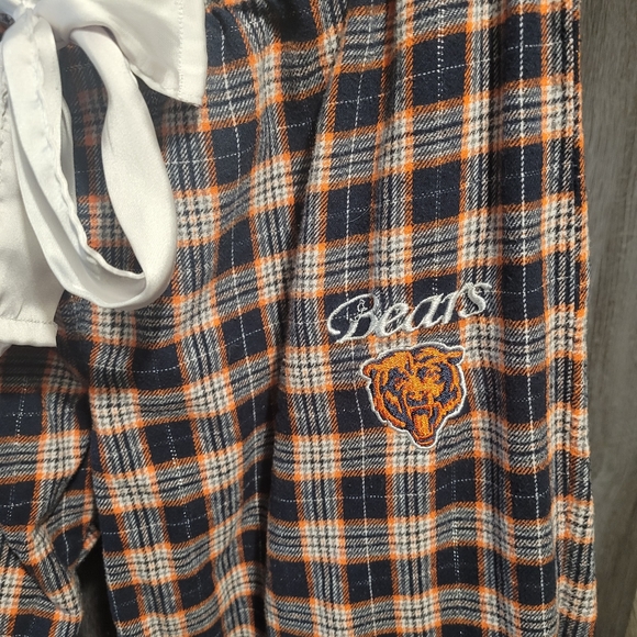 Chicago bears flannels paired with free top - Picture 4 of 6